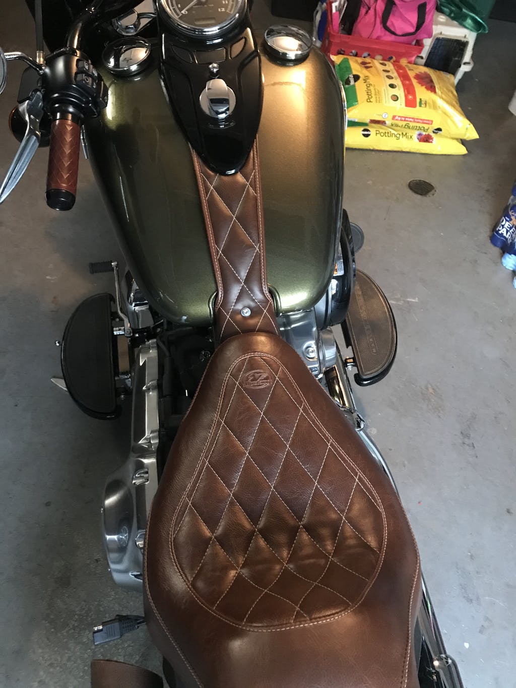 Softail Slim tank bib - Mustang Matching with Diamond Stitch